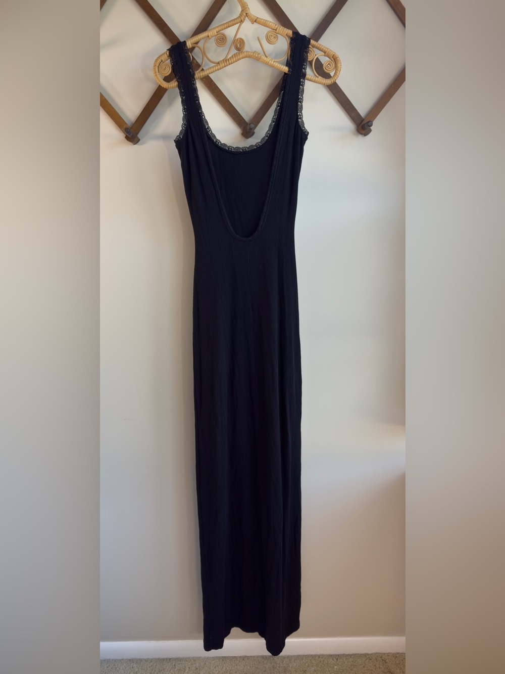SKIMS | Soft Lounge Lace Scoop Neck Maxi | Onyx | XS - Picture 3 of 5